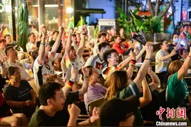 重庆：欧洲杯赛事带动夏日“夜经济”图片