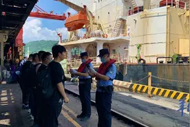 中秋团圆，阳江边检助8名远洋船员踏上回家路图片