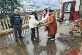 泸溪县石榴坪乡：聚焦“利剑护蕾”行动  守护平安图片