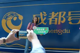 首班发车！“熊猫专列·成都号”开启新疆之旅图片