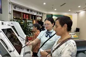 重庆3678个银行网点实现自助就近缴社保图片