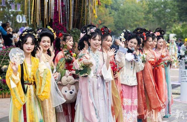 现场火爆！武汉今秋最大花展开幕