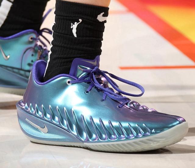 秒杀 NBA？「WNBA 全明星」上脚合集出炉！