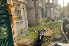 上海部分小区里，新能源汽车也纷纷“飞线充电”，接诉后管理却陷入两难图片