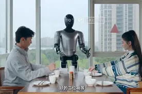 魔法原子人形机器人“小麦”落地导购、主持人、理发师等多重场景图片