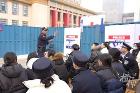 人均“神枪手”、辨真假奢侈品、谐音梗段子手！杭州警察，你还有多少惊喜是我不知道的 | 主播手记图片
