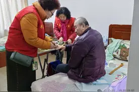 暖心！银龄义工为志愿服务活动注入银发力量图片