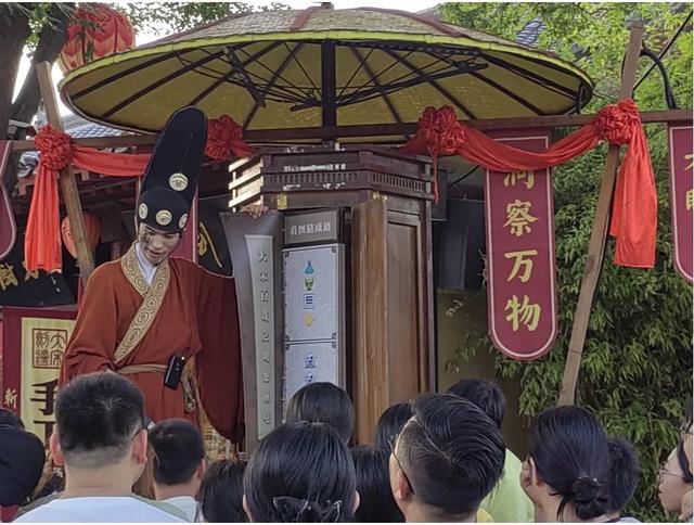 去河南的年轻人，花80元在中式乐园玩疯了