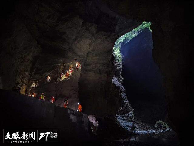 西南主流媒体夏季采访团丨探秘遵义十二背后：地下迷宫+悬崖探险，既惊险又文艺