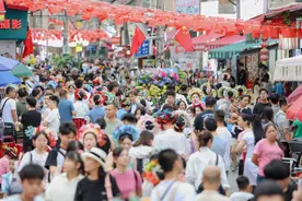 太火爆！今日蟳埔迎客超十万，满村尽是簪花人……图片