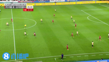 半场-亚马尔双响+被断致丢球莱万建功 巴塞罗那3-2首尔FC