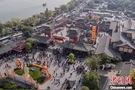 河南开封：老年人多彩欢度重阳节图片