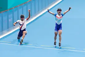 亚运速度轮滑：韩国队因冲线前提前庆祝被0.01秒极限反超丢金图片