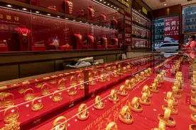 金价“过山车”行情下，黄金回收套路多，有回收商不敢持金过夜图片