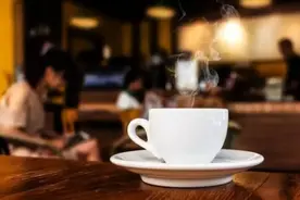 女子每天3杯咖啡，确诊这种病：太尴尬了！医生提醒→图片