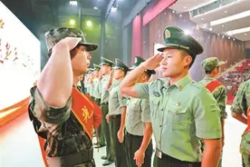 光明区开展2024年下半年“送新兵 迎老兵”仪式图片
