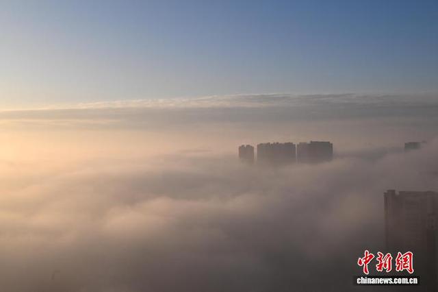 沈阳：城市在云雾里