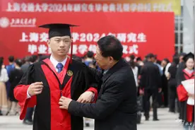 拥抱变革，迎接挑战：上海交通大学3300余名研究生毕业图片