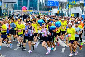 跑一场马拉松，钱都花在哪儿了？图片