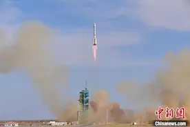 特写：在跨越时空的同一天，“神舟”再启向“天宫”图片