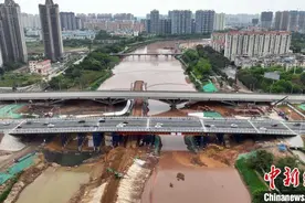 平陆运河广西钦州城区段三座保通桥投入使用图片