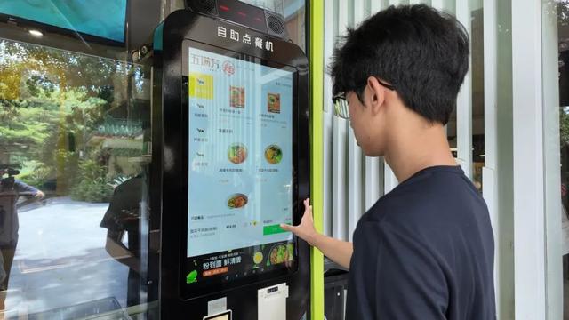 48秒一碗面！无人面吧开张啦→