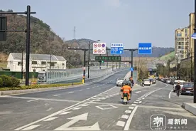 盼了好久的良睦路终于通车，不料早高峰就大堵车，属地交警：已及时调整图片