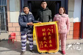 跃入河中救8旬老人  “兵哥哥” 董傲宇获评“颍泉好人”图片