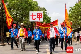 原创组图丨热闹非凡！海口民众“装军巡游”闹军坡图片