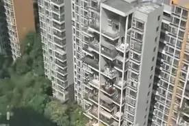 成都一小区多户窗玻璃自爆？物业：属实，玻璃已送检图片