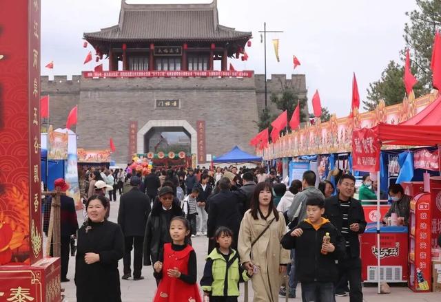 环县国庆假期第三天人气“爆棚” 超8万游客共赴文旅盛宴