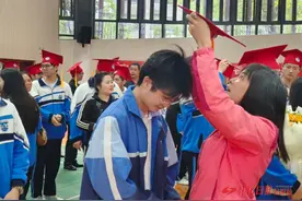 芷江三中举行高三学子成人礼图片
