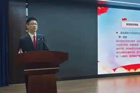 点亮法治之光，守护青春之路 高新区法院干警走进私立一中开展法治讲座图片