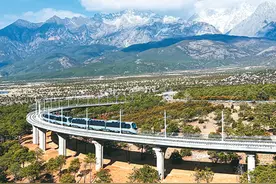 丽江开通全景观光山地旅游列车，开启沉浸式雪山之旅图片