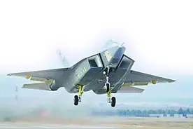 土耳其成功首飞“可汗”五代战机，与美F-22“猛禽”隐形战斗机神似图片