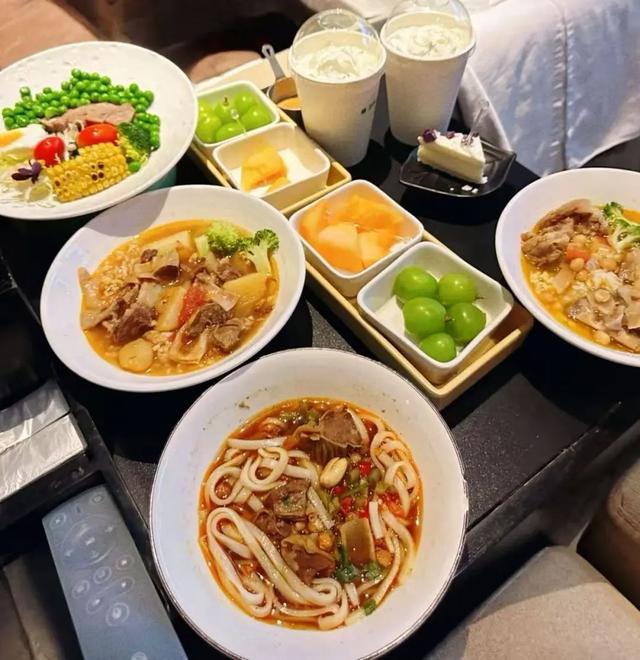 「懒鬼旅游三件套」，在打工人里杀疯了？