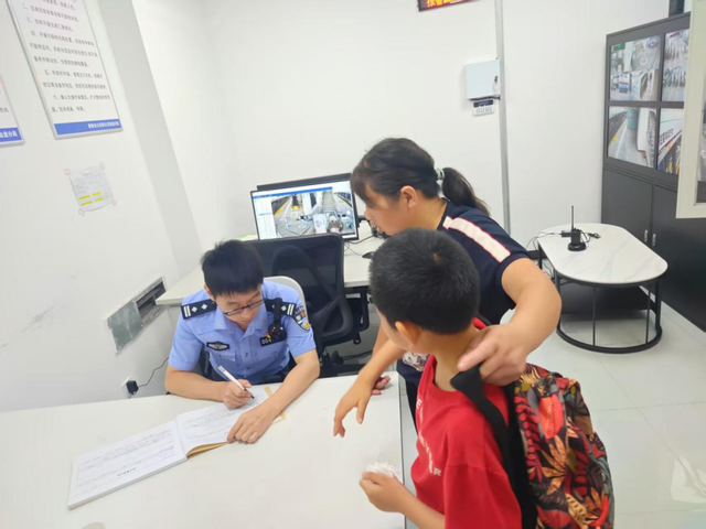 护航旅游季 | 地铁里的“隐形守护者”，这波操作暖到心尖