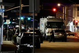 美国洛杉矶一公交车遭劫持　一人死亡图片