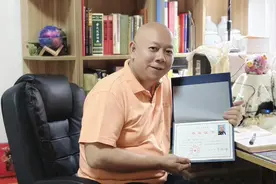 长沙56岁保洁大叔自学国际经济两年半获文凭：内心平静，还想继续考大学读本科图片