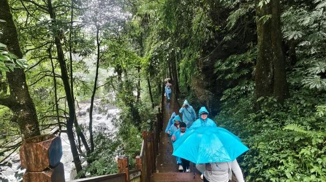 七夕节“万人冒雨攻打瓦屋山”！