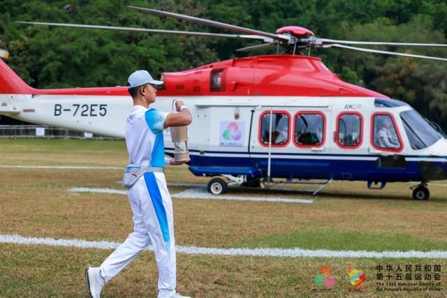 人人人！今天，这里挤满围观市民，现场令人振奋！网友：果然很深圳