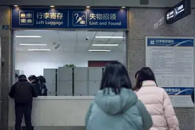轮椅、拐杖、婴儿车都能丢 成都双流机场上万件遗失物品大寻亲图片