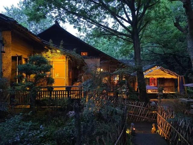 退场的颐和安缦，水土不服的隐奢酒店