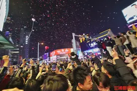 跨年夜，长沙多地“点燃”节日氛围图片