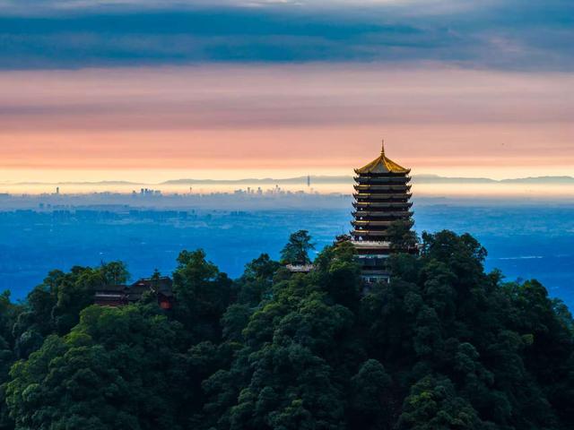 在成都｜从晨曦到夜色，感受生态之城的绿色脉搏