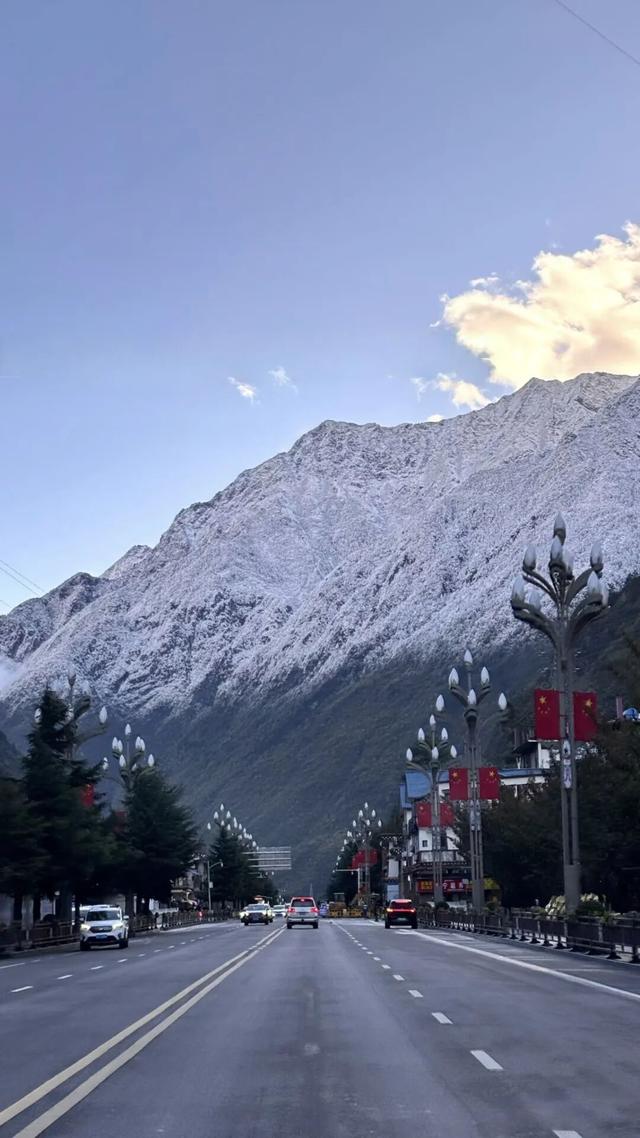 来这个小城看雪泡温泉，美哭了！