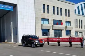 中蒙最大货运公路口岸甘其毛都恢复8座以下小型车辆通关图片