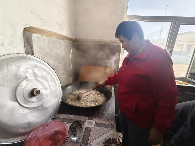 王杰回家！这一幕让人动容