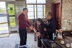 平和安厚：节前慰问送关怀 岁寒情真暖人心图片