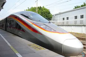 梅龙高铁首趟列车发车！乘客“饮头啖汤”体验“梅”好时光图片